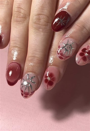 Isolated chrome tutorial for beginners! I really struggled with this for a long time but I’ve finally found a method that works for me! Also I just found out you can add sound effects to TikTok…😇 #isolatedchrometutorial #nailarttutorial #nailart #nsw #pinterestnails