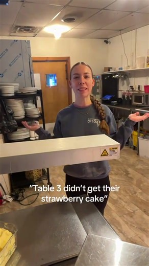 don’t tell the cooks 🤫🤫#fyp #foryoupage #servertok #restaurant #viral