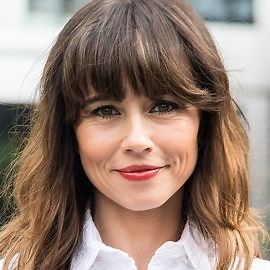 Linda Cardellini | Keynote Speaker | AAE Speakers Bureau