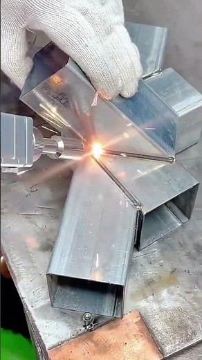 Joining rectangular metal hollow sections with precise welding cuts
