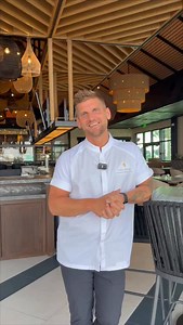 R A P I D /// fire Q&A with Chef Josh Mouzakes of Marzul - the brand-new Baja-inspired restaurant inside the stunning Gaylord Pacific Resort 🔥 From peanut butter pretzels to dream jobs, we got a taste of the chef behind the flavor. Craving bold bites and ocean views? This is your sign to book a table at Marzul where locally sourced ingredients, shareable plates, and coastal Baja vibes redefine hotel dining. ✨ 📍Gaylord Pacific Resort & Convention Center 🎥 by: @blakelymcevoy | Locale Magazine