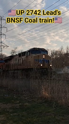 Union pacific passes by Spanish lake! with BNSF Coal train #unionpacific #bnsfrailway
