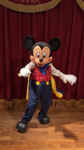 Meet Mickey Mouse at Town Square Theater 🎭 #disney #disneyworld #disneycharacters #waltdisneyworld