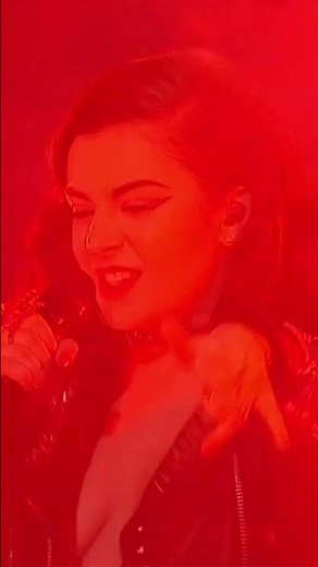 Charli XCX performs "Break The Rules" | 2014 MTV EMAs