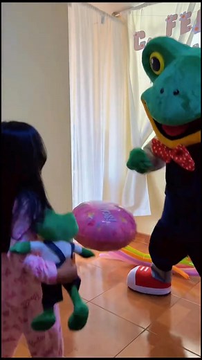 🌟🐸🥳 ¡VISITA MÁGICA DE LA RANA RENÉ! 🐸🌟💫 ¡Sorprende a los pequeños con una experiencia divertida, tierna y llena de magia! 🎉💚 ✨ Incluye: ✔ Aparición especial de la Rana René ✔ Fotos con el personaje 📸 ✔ Dinámicas, baile y saludo especial 🎶 ✔ Mensaje personalizado para el/la cumpleañero(a) 🎂 📍 Dirección: Jr. Córdova #247 – Frente a Grass Bombonera 📞 Contáctanos: 📲 930 573 080 📲 961 445 565 💚 VONY’S GIFTS – Eventos Mil Amores 🎤 | Momentos que sorprenden y alegran corazones 💚❤️ | �