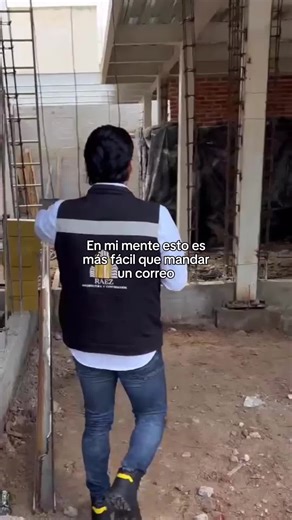 ¿Por qué enviar un correo se siente como presentar tesis frente a un jurado internacional? La adultez no venía con tutorial, y menos con plantilla para responder “Quedo atenta(o) a sus comentarios”. Dime que no soy el único que prefiere estar en obra. 😩👇 #humordeoficina #vidaadulta #construcción #arquitectura #obra