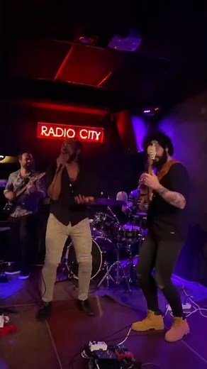 BASS SOLO - VINCEN GARCÍA WITH AY TRICK (RADIO CITY VLC)