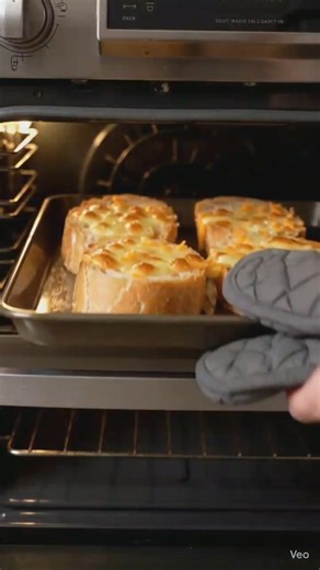 Crispy Garlic Bread ASMR | Melted Cheese 🧀✨ #shorts
