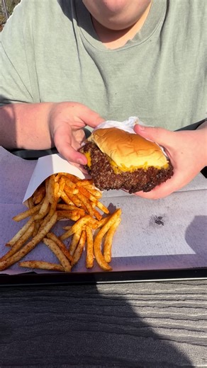 Really good smash burger and shoutout to @Shady Rays Sunglasses for the pair of sunglasses #fyp #viral #review #good #burger
