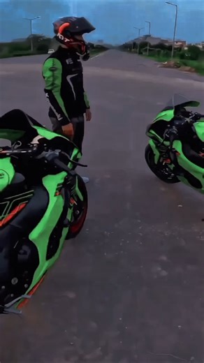 Ninja zx-10r lekar Mera dost apni girlfriend ko baitha kar ride per ja raha hai aur Masti karte hu