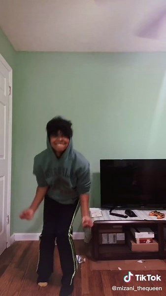 I didn’t want to wake anyone up. I will do a better video if this blows up!#viral #goviral #dancer #blowthisup #fyp