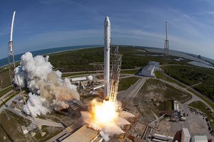 SpaceX pulls off first successful mid-ocean rocket landing