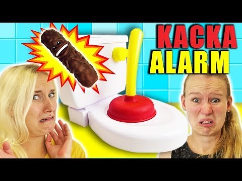 KACKA ALARM Challenge - NINA VS KATHI Wer kann die verstopfte Toilette wieder freimachen?