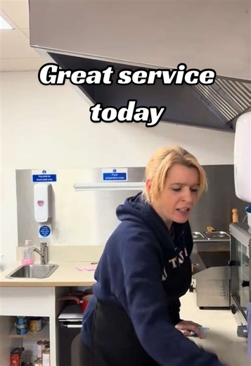 Nothing like a nice relaxed lunch time at the cafe! Everything run so smoothly 🥰👀 #brunchiescafe #lunchrush #funny #joke #cafe