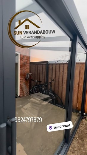 🌿 Creëer luxe in je eigen tuin. Ontdek het comfort van een stijlvolle veranda, geplaatst in slechts één dag. Strakke lijnen, hoogwaardige materialen en een afwerking die pure klasse uitstraalt — dát is de kwaliteit van Sun Verandabouw. ✨ Geniet elk seizoen van buitenleven in stijl. 📍 Gratis inmeting & 10 jaar garantie. 👉 Vraag vandaag nog je gratis offerte aan en geef je woning de luxe uitstraling die ze verdient. #virałreels #nederland #sliedrecht #fouryou #veranda #sale | Sun verandabouw