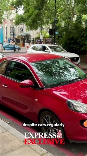Mosque Parking Chaos in Central London! | Daily Express #news