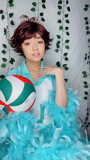 Oikawa's Breaking Point: Stunning Haikyuu Cosplay Moment
