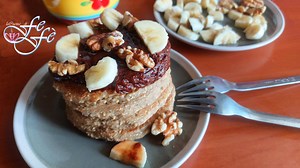 PANCAKES ALLA BANANA E FIOCCHI DI AVENA (Ricetta senza uova, grassi e zucchero) - La Cucina di FeFè
