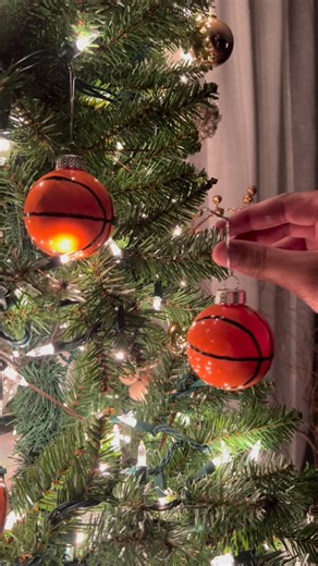 Motivated By Mylan 🧠💡🔥 | 🏀 BASKETBULBS 🏀 How to make DIY Basketball Ornaments for $3! 👌🏽🏀🎄 #MotivatedByMylan | Instagram