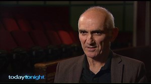 Paul Kelly started his career in the pub scene in the '70s. Decades later, he's still touring and tells Belinda Wilkinson how poetry has put a new spin on his career. | Today Tonight