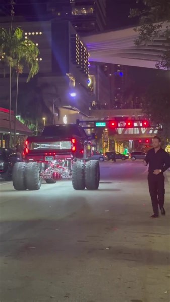 169K views · 7.3K reactions | Widest dually in the country? @thatwide.bowtie ... Widest dually in the country? 樂 @papisgarage #alumiduty @thatwide.bowtie @ng_lighting | AlumiDuty | Facebook