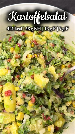 🥗 Leichter Kartoffelsalat – frisch, einfach & perfekt fürs Mealprep! Ein superleichter, frischer Kartoffelsalat – ideal als gesunde Beilage oder schnelles Lunch-Meal. 🌿✨ 🛒 Zutaten (für 2 Portionen): 600 g Kartoffeln 200 g Salat 80 g rote Paprika 100 g Gewürzgurken 1 mittelgroße Zwiebel (≈ 110 g) 62 g Mais 150 g Joghurt (1,5 %) 40 g Light-Mayonnaise (≈ 2 EL) 10 g Senf (≈ 1 TL) Spritzer Zitronensaft Salz & Pfeffer ⚡ Nährwerte pro Portion: 421 kcal | 68 g KH | 13 g Protein | 9 g Fett #healthyrec