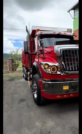 “INTERNATIONAL PROSTAR: El gigante que domina las carreteras 🚛💨”