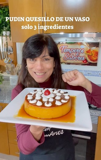Video y receta en Temperos e Sabores en YouTube 📹 Un pudin o quesillo que preparas rapidamente con solo 3 ingredientes, solo necesitas 1 vaso para medir los ingredientes y verás que te quedará perfecto, así no necesitas saber de medidas solo necesitas tener un vaso, no pierdas tiempo y prepara este pudín porque te encantará. INGREDIENTES: CARAMELO: .- ½ vaso de azúcar = 6 cucharadas PUDIN: .- 1 vaso de huevos .- 1 vaso de azúcar .- 1 vaso de leche OPCIONAL: 1 cucharadita de esencia de vainilla 