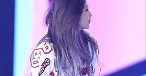 Red Velvet's Irene blows fans away with stunning new silver-purple hairstyle