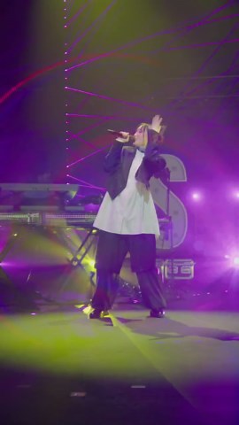 Yoasobi Hand Signs, Idol Performance, and TikTok Live