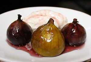 Flaming Baked Figs