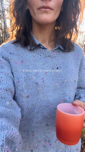 My first experience using @hedgehogfibres and it will NOT be my last 🔥 Balloon sleeves, recycled yarn, and whimsical names?! I. AM. IN. 🧶 This pattern was FREE on her website and I’m going to be honest, at first, I wasn’t sure what to think because it was so simply written, but when I say that it was a lovely, cleverly written, and easy to understand pattern, I mean that it was lovely, cleverly written, and easy to understand! Such a fun knit to kick off the chilly season! ☕️ 🥧 🍂 Pattern: Co