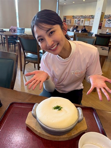 CBCテレビ「チャント！」「newsX」 | . こんにちは☀️ 毎週金曜日に放送中の「友廣南実の地元いいとこ自転車旅」のディレクターです🚲 現在、友廣アナは富士山から名古屋市を目指して200キロ走行中🏟 今回は… 売切れ御免のメロンパンを販売しているパン屋さんや🍞 開店直後から大忙しの豚汁店を訪れました！... | Instagram