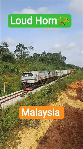 KTM Cargo Train Loud Horn Passing 🚆🔥 | Malaysia Freight Train #train #railway #ktm#keretaapi