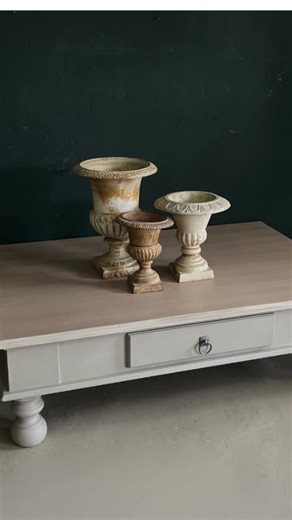 Gorgeous new look using French Linen and White Chalk Paint™️ Wax. Credit to Nan from @simplyfrenchsa #anniesloansa #chalkpaint #anniesloanchalkpaint #paintedfurniture #localstockist #chalkpaintedfurniture #paintitbeautiful | Annie Sloan South Africa