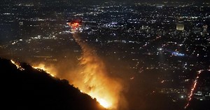 Sunset Fire explodes in the Hollywood Hills, promoting evacuations