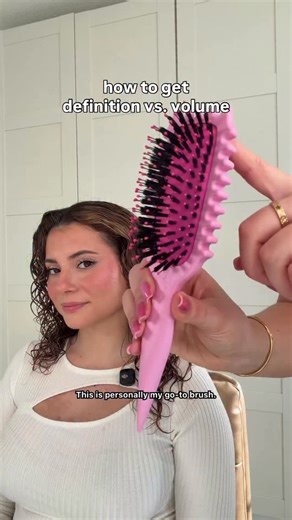 Are you team definition or team volume? Shop Bounce Curl online at Sephora ✨ IG: @manesbymell @itsamandapasceri | Sephora