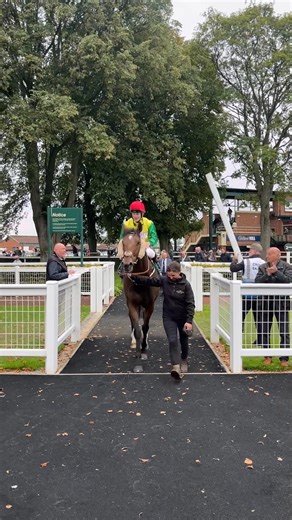 Tens tens tens across the board! A superb race from Mark’s Choice to win The Taylor Wimpey Fountains Walk Handicap Stakes and notch up his TENTH win here. The winningmost horse here at Ripon ever, he’s now in double figures having broken his own record of nine wins! Congratulations trainer Gemma Tutty Racing and owner Cragg Wood Racing. | Ripon Races