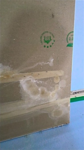 겉으로는 얼룩뿐? 석고보드 안쪽은 달랐습니다.
