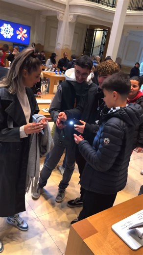 APPLE STORE HACK | Les French Twins - Tony & Jordan