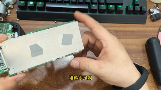 粉丝想看结构化摄像机拆解，安排。监控界天花板，做工确实不错，非常扎实，散热设计也很好，海康的产品自带流量，我义务为海康代言。