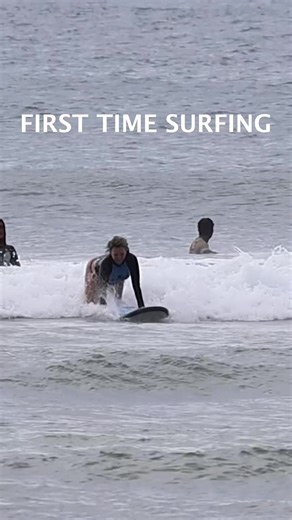 Surfing for the first time is not always easy, but when you finally catch your first wave there is no feeling better than this!! You need to fall 100 times to learn something new so take on the challenge and join @hawaiisurfbalii for your first surf lesson, or join us to improve your surf skills! We offer surf lessons for all levels in Uluwatu are🌊🤙🏻 #surfbali #balisurfschool #balisurfcoach #learntosurfbali #uluwatu
