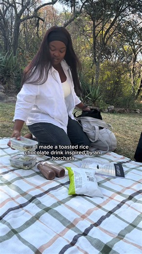 Making a picnic meal at home doesn’t have to break the bank. I used ingredients I already had at home and turned Spekko rice into something that feels refreshing and light, fresh toppings and a toasted rice chocolate drink inspired by horchata. Simple, budget-friendly and still feels like a treat. Full recipe in the comments 👇 🌱 #AD#imaginewithspekko #StartWithTheBestIngredients