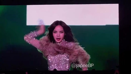 Lisa Solo Performance Highlights from Money (Ending) in Vietnam