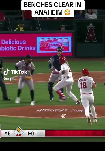 Jorge Soler and Ronaldo Lopez Fight After Pitching Incident | MLB