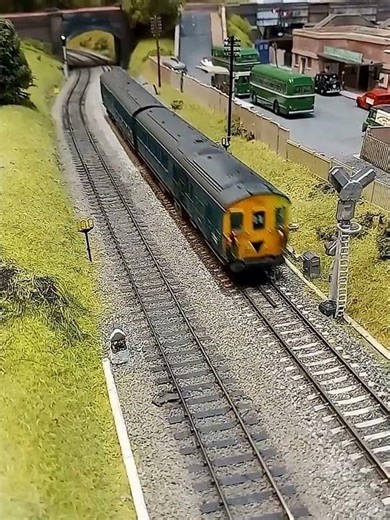 Class 205 'Thumper' hits the home straight!