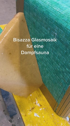 Verlegung von Bisazza Glasmosaik mit Epoxidharz in einer Dampfsauna
