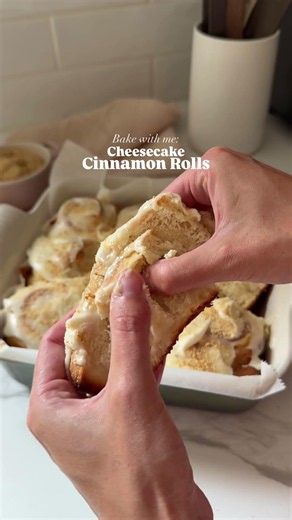 Bake with me: Cheesecake Cinnamon Rolls