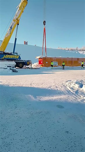 Heavy Lifting with Cranes: A Tandem Approach