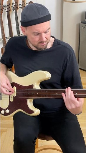 What a FRETLESS Precision Bass sounds like!